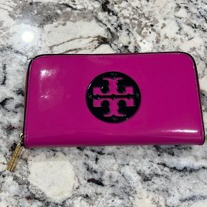 Patent leather pink Tory Burch wallet